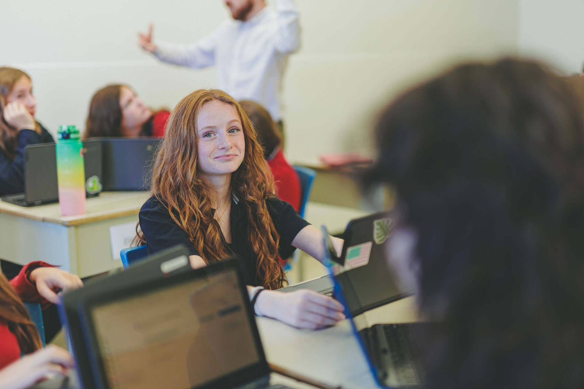 Processus d'admission, jeune fille en classe, élève