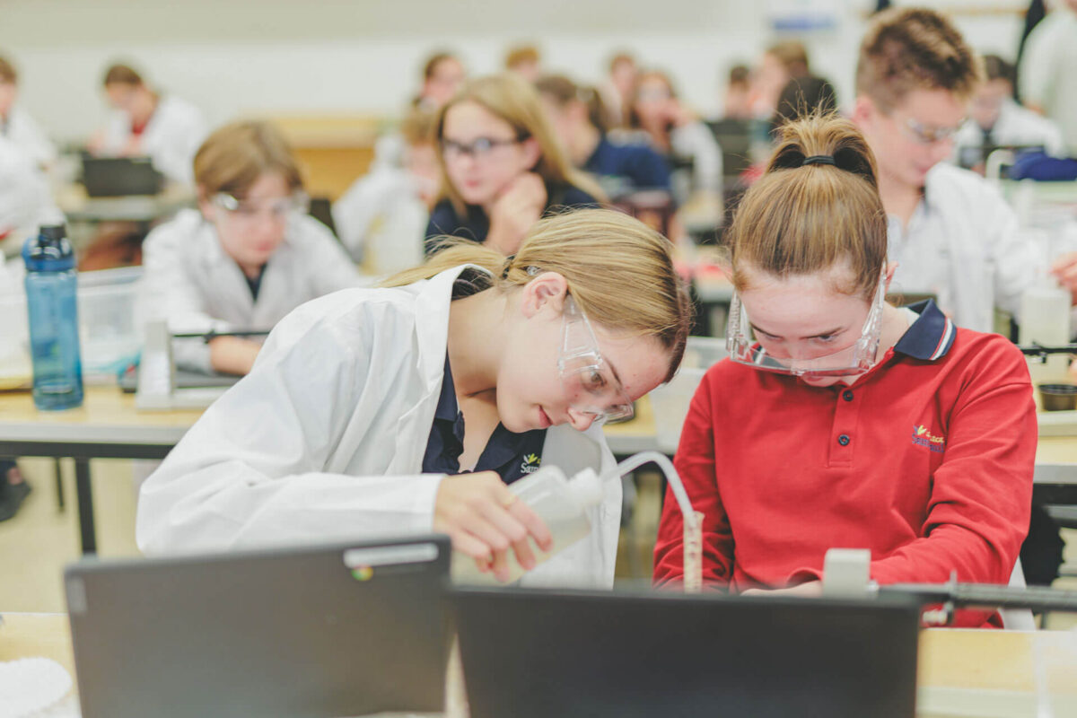 Collège saint-Paul élèves en science Projet éducatif